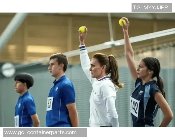 当代足球明星同框合影展现青春风采与竞技精神的精彩瞬间